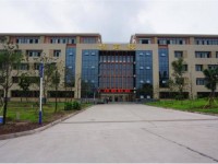 瀘州市工業(yè)技工學(xué)校設(shè)備設(shè)施和交通條件