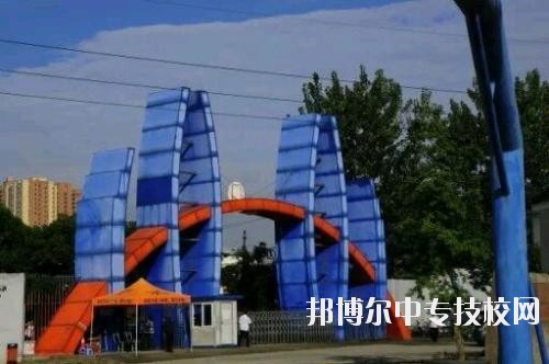成都華大醫(yī)藥衛(wèi)生學(xué)校校園環(huán)境怎么樣