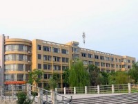 四川省渠縣巖峰職業(yè)中學(xué)地址