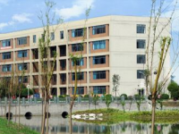 內江鐵路機械學校學費多少啊