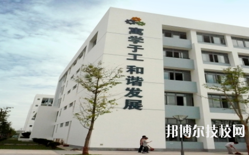 四川新津職業(yè)高級中學3