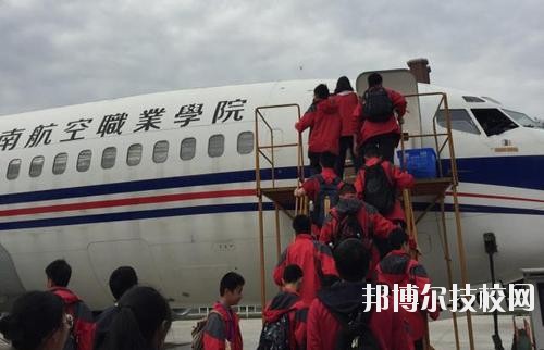 成都現(xiàn)代職業(yè)技術(shù)學(xué)校網(wǎng)站網(wǎng)址