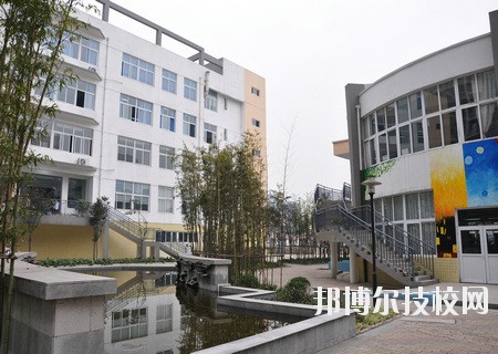 成都汽車職業(yè)技術(shù)學(xué)校2020年報(bào)名條件、招生要求、招生對(duì)象