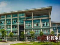 重慶城市建設(shè)技工學(xué)校2020年招生辦聯(lián)系電話