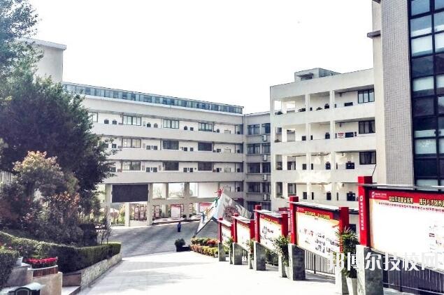 重慶輕工業(yè)學(xué)校2020年報(bào)名條件、招生要求、招生對象