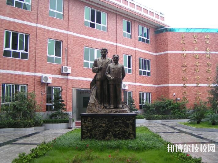 重慶渝中職業(yè)教育中心2020年報名條件、招生要求、招生對象