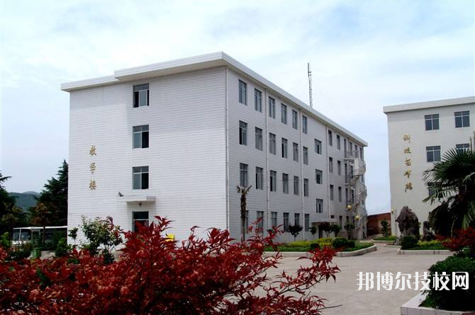 商洛衛(wèi)生學(xué)校2020年招生辦聯(lián)系電話
