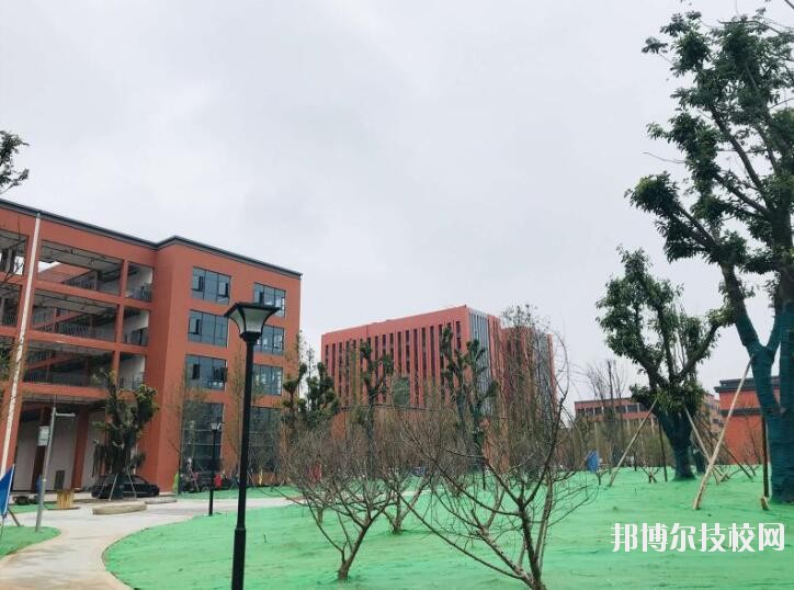 重慶五一高級技工學(xué)校2020年報(bào)名條件、招生要求、招生對象