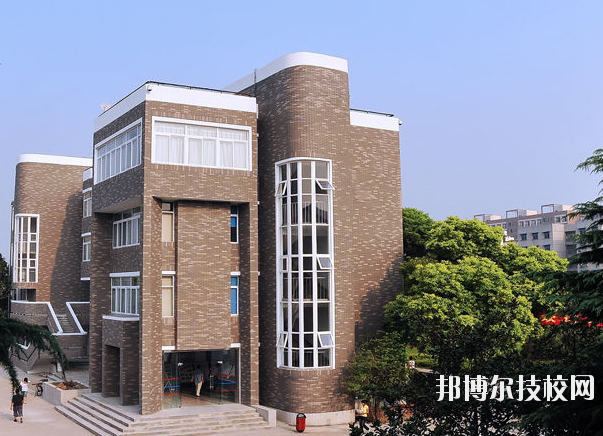 武漢財政學校2020年招生辦聯(lián)系電話
