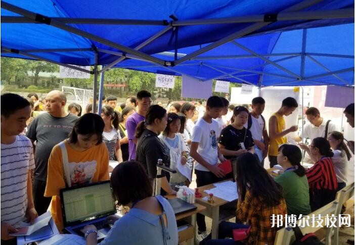 銅仁中等職業(yè)學(xué)校2020年報(bào)名條件、招生要求、招生對(duì)象
