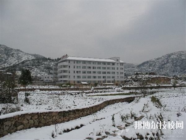 樂清市雁蕩山旅游學(xué)校2020年學(xué)費(fèi)、收費(fèi)多少 
