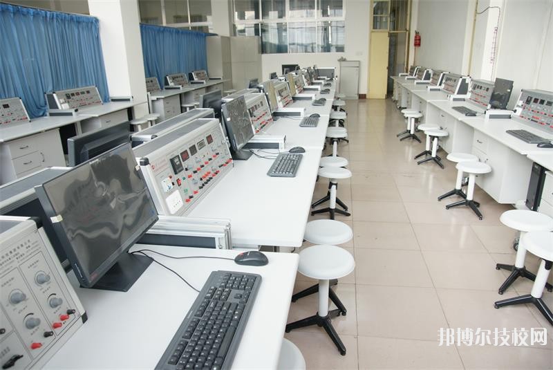 云南電子信息高級技工學校2020年招生聯(lián)系電話