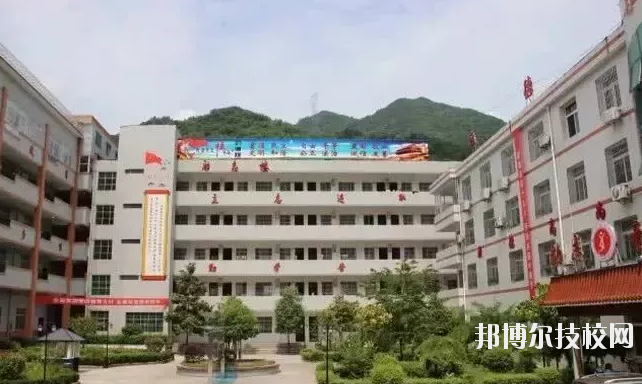 鎮(zhèn)巴縣職業(yè)教育中心2020年報(bào)名條件、招生要求、招生對(duì)象 