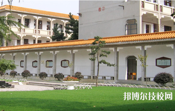 荊州技師學(xué)院3