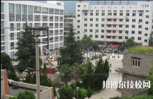 畢節(jié)衛(wèi)生學(xué)校2020年招生辦聯(lián)系電話(huà)