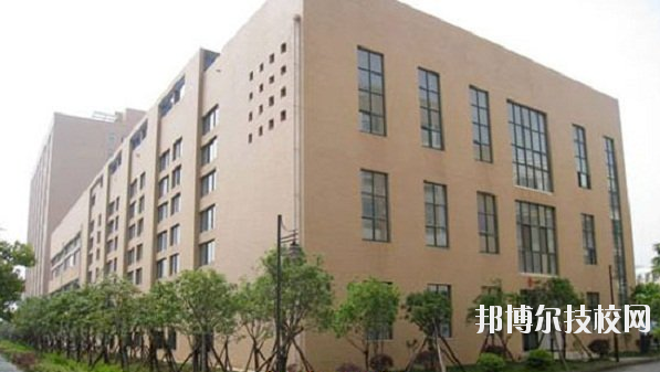 武漢第二衛(wèi)生學(xué)校5