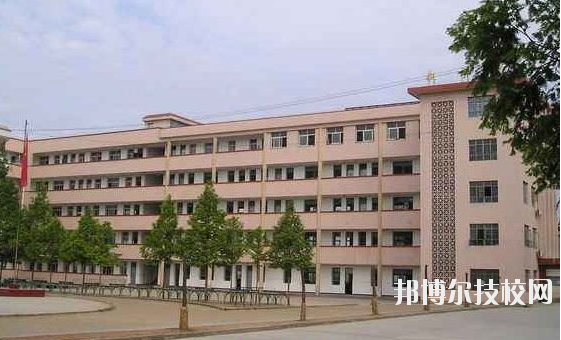 十堰醫(yī)藥衛(wèi)生學(xué)校2020年報(bào)名條件、招生要求、招生對(duì)象