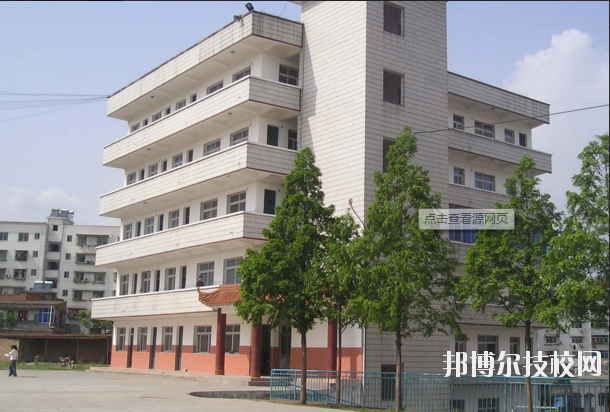 十堰醫(yī)藥衛(wèi)生學校3
