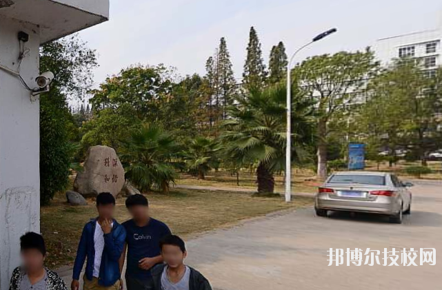 上饒中等專(zhuān)業(yè)學(xué)校2020年招生辦聯(lián)系電話(huà)