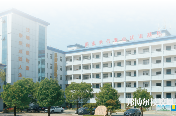 武漢黃陂職業(yè)技術(shù)學校5