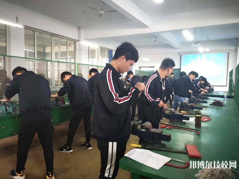 邢臺(tái)現(xiàn)代職業(yè)學(xué)校網(wǎng)站網(wǎng)址