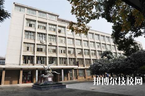 武漢建筑工程學(xué)校2020年報(bào)名條件、招生要求、招生對(duì)象