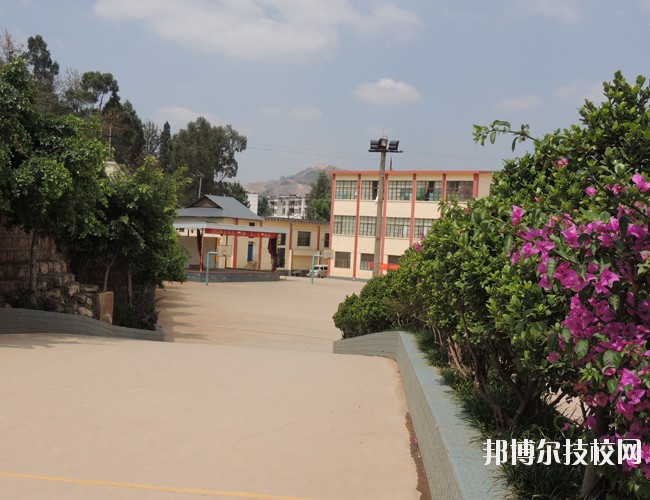 云南昆明工業(yè)學(xué)校網(wǎng)站網(wǎng)址
