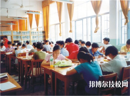 孝感高級(jí)技工學(xué)校網(wǎng)站網(wǎng)址