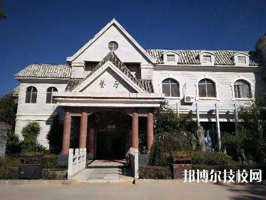 昆明華西航空旅游學(xué)校2020年招生學(xué)費、收費多少