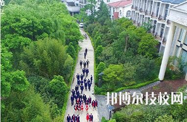 昆明華西航空旅游學(xué)校2020年報(bào)名條件、招生要求、招生對(duì)象