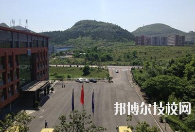 荊州機械電子工業(yè)學校網(wǎng)站網(wǎng)址