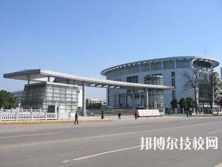 江漢油田職業(yè)技術(shù)學(xué)校2020年有哪些專業(yè)