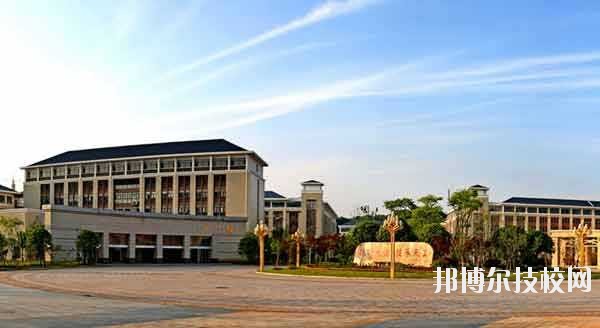 江漢油田職業(yè)技術(shù)學(xué)校2020年報(bào)名條件、招生要求、招生對(duì)象