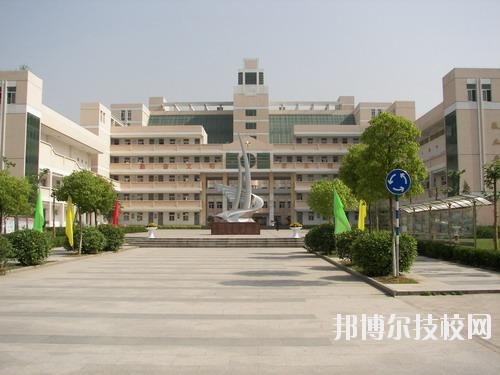 荊州職業(yè)教育中心2020年報名條件、招生要求、招生對象