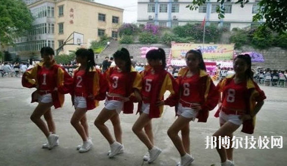 重慶醫(yī)藥科技學(xué)校2020年報(bào)名條件、招生要求、招生對象