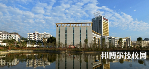 河池職業(yè)教育中心學(xué)校2020年招生辦聯(lián)系電話