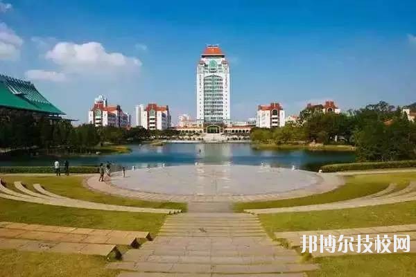 湖北東風(fēng)汽車技師學(xué)院學(xué)校怎么樣、好不好