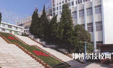 云南工藝美術(shù)學(xué)校2020年招生辦聯(lián)系電話