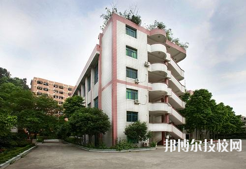 重慶護士學(xué)校2020年報名條件、招生要求、招生對象