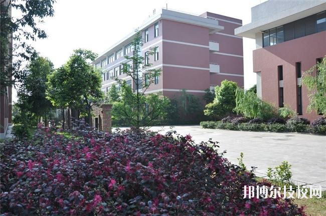 武漢新洲高級(jí)職業(yè)中學(xué)怎么樣、好不好