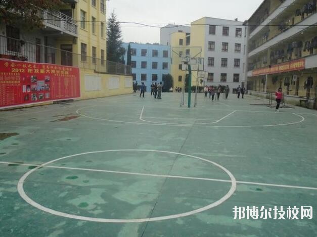 貴州商貿(mào)學(xué)校2020年學(xué)費(fèi)、收費(fèi)多少