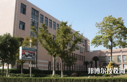 江蘇如皋中等專業(yè)學(xué)校2020年招生辦聯(lián)系電話
