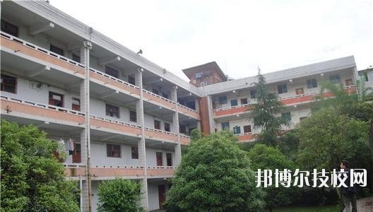 清鎮(zhèn)中等職業(yè)技術(shù)學(xué)校2020年報(bào)名條件、招生要求、招生對(duì)象