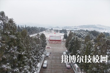 昆明現(xiàn)代科技學(xué)校2020年報(bào)名條件、招生要求、招生對(duì)象