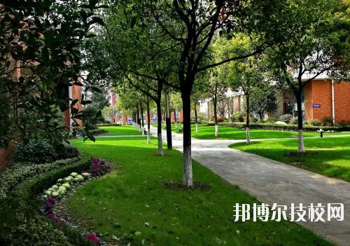 武漢技師學院2020年招生辦聯(lián)系電話