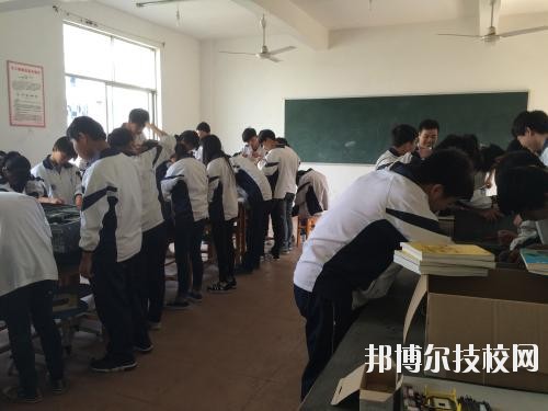 鷹潭九龍職業(yè)中等專業(yè)學(xué)校地址在哪里