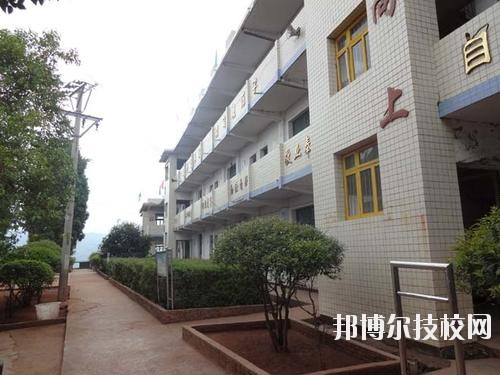 普定職業(yè)技術學校2020年報名條件、招生要求、招生對象