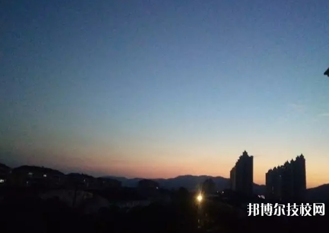 江西新興產業(yè)工程學校2020年招生辦聯(lián)系電話