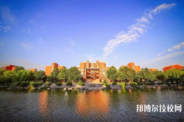 武漢工業(yè)科技學(xué)校2020年招生辦聯(lián)系電話
