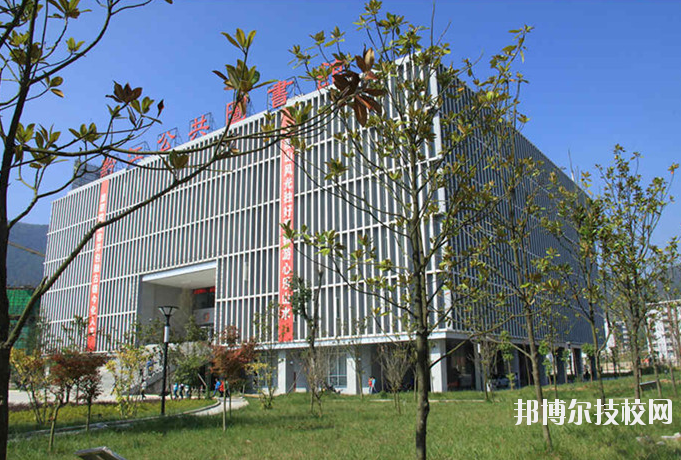 重慶黔江區(qū)民族職業(yè)教育中心2020年報名條件、招生要求、招生對象
